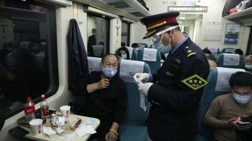 娱乐吃瓜酱坐火车  第2张